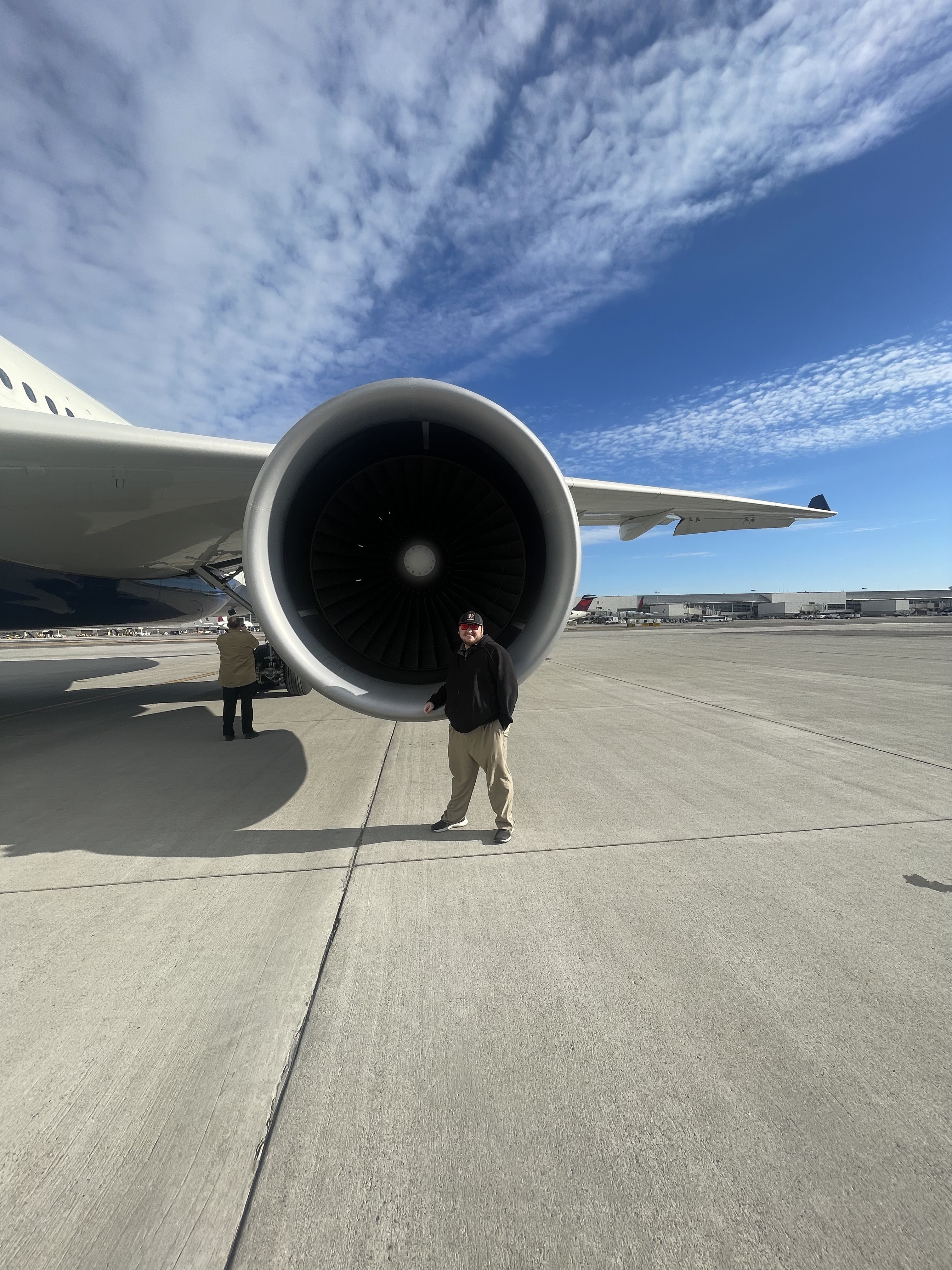 Cool pic of engine but zoomed out